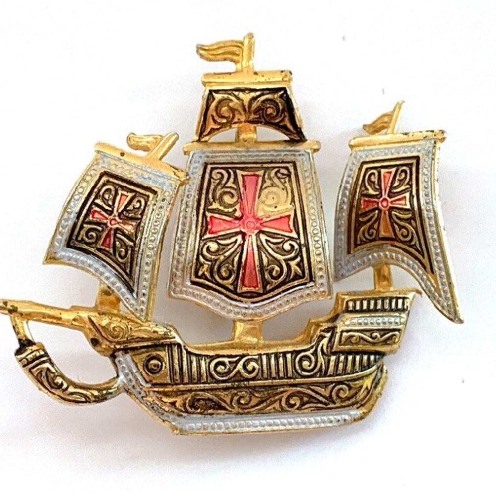 075)Vintage Spanish Ship Brooch